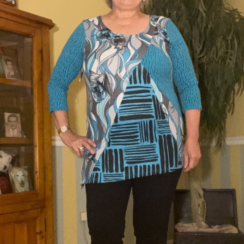 Onque Casual Tunic Top Asymmetrical hem, stretchy, 3/4 sleeves, size MEDIUM NWT